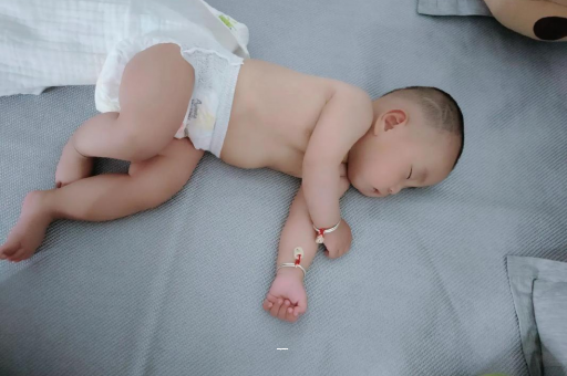 东营宝宝先长上牙还是下牙